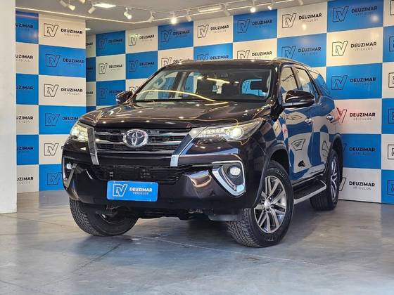 TOYOTA HILUX 2.8 SRX 4X4 CD 16V DIESEL 4P AUTOMÁTICO